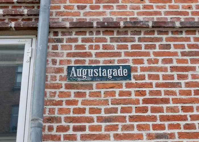 Lejlighed Cozy Next To The Metro København