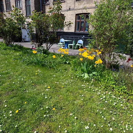 Cozy Next To The Metro Lägenhet