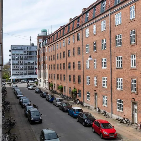 Cozy Next To The Metro Lägenhet *