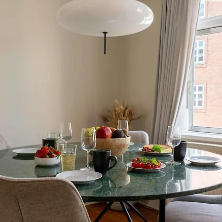 Cozy Next To The Metro Apartment