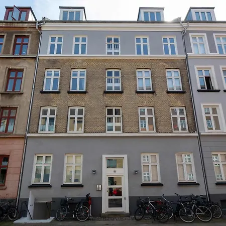 Cozy Next To The Metro Lägenhet *