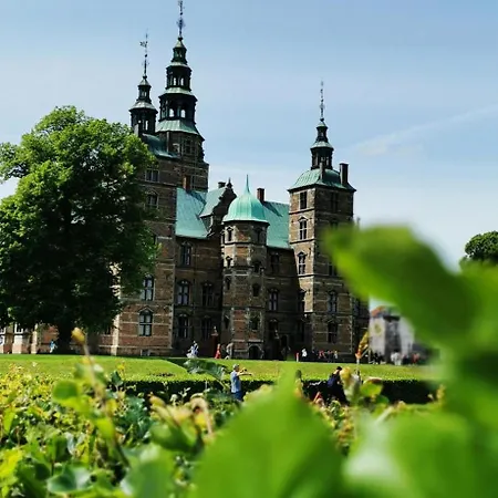 Cozy Next To The Metro Lägenhet *