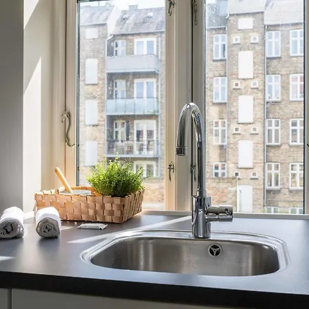 Lägenhet Cozy Next To The Metro *