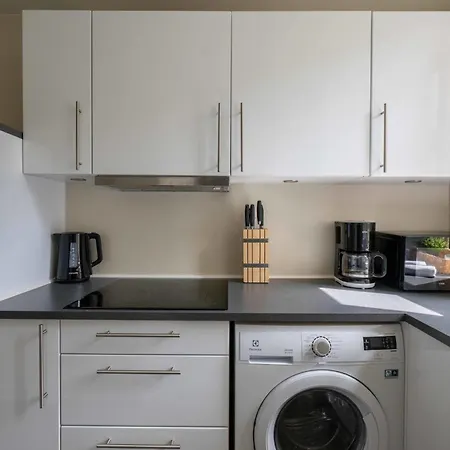 Cozy Next To The Metro *