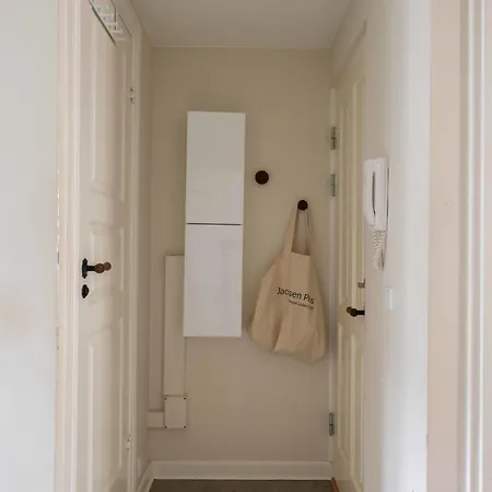 Cozy Next To The Metro Apartment