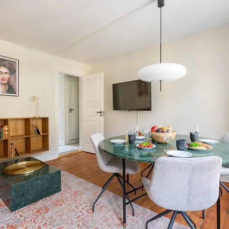 Lägenhet Cozy Next To The Metro *