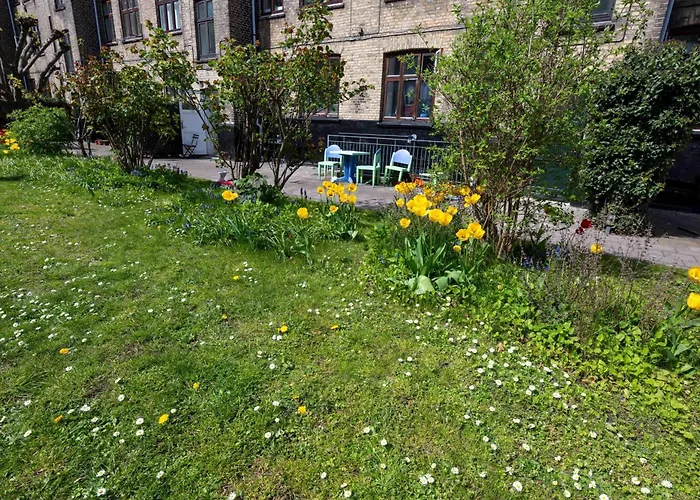 Cozy Next To The Metro Apartment