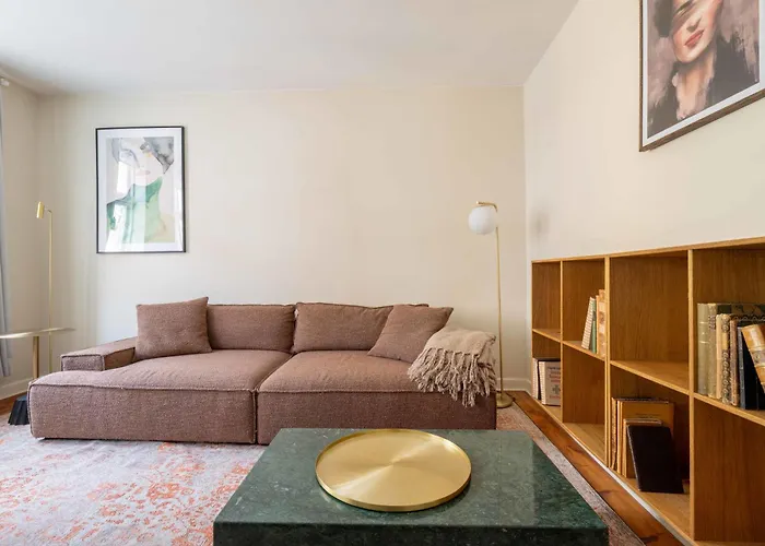 Cozy Next To The Metro Apartment