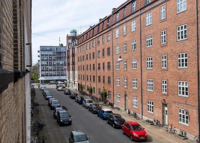 Cozy Next To The Metro Apartment *