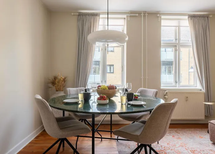 Cozy Next To The Metro