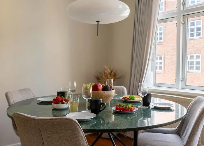 Cozy Next To The Metro Apartment