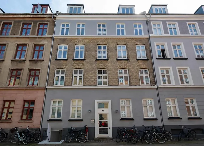 Cozy Next To The Metro Apartment *