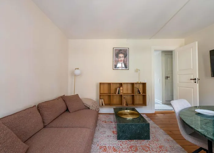 Cozy Next To The Metro *