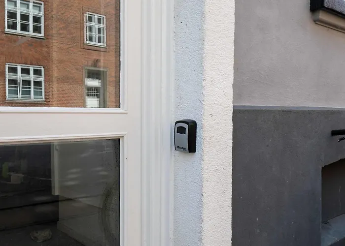 Cozy Next To The Metro Apartment