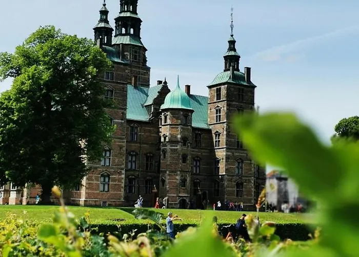 Cozy Next To The Metro Apartment *