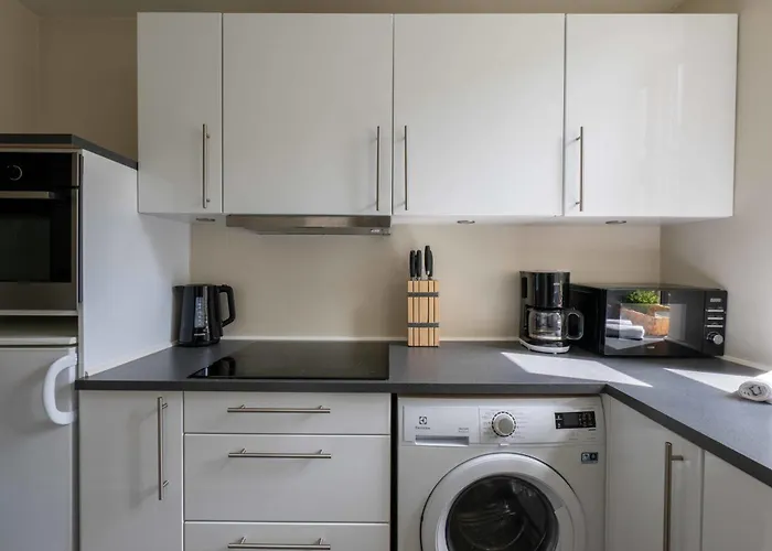 Cozy Next To The Metro *